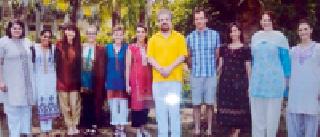 American students learn educational lessons in Umarkhed | अमेरिकेच्या विद्यार्थ्यांचे उमरखेडमध्ये शैक्षणिक धडे