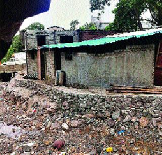 Avoiding the action against unauthorized constructions | अनधिकृत बांधकामांवरील कारवाईत टाळाटाळ Avoiding the action against unauthorized constructions | अनधिकृत बांधकामांवरील कारवाईत टाळाटाळ