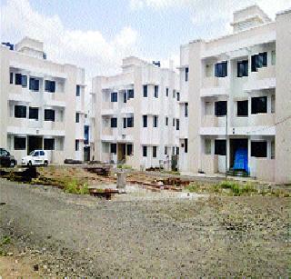 Employees do not have a residence | कर्मचाऱ्यांना नाहीत निवासस्थाने Employees do not have a residence | कर्मचाऱ्यांना नाहीत निवासस्थाने