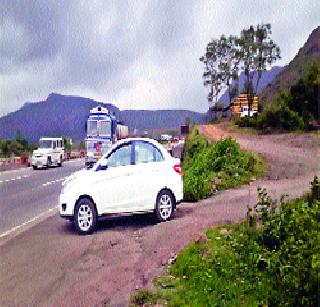 Vehicle infiltration risk | वाहनांच्या घुसखोरीने धोका Vehicle infiltration risk | वाहनांच्या घुसखोरीने धोका