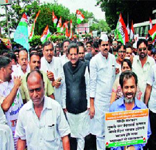 Social harmony caused by coalition government | युती सरकारमुळे बिघडले सामाजिक सौख्य