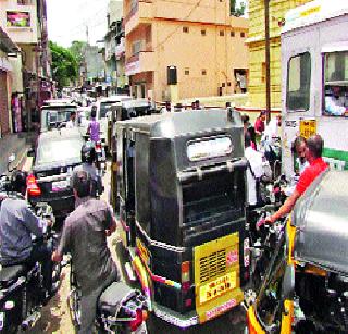 The daily transporters are worried about Vadgaonkar | रोजच्या वाहतूककोंडीने वडगावकर त्रस्त The daily transporters are worried about Vadgaonkar | रोजच्या वाहतूककोंडीने वडगावकर त्रस्त