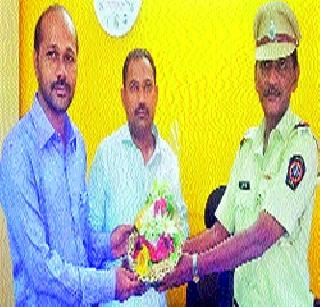 The returned money has been made | सापडलेले पैसे केले परत