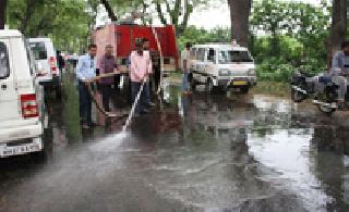 On the Aisle road, 40 vehicle owners injured | आॅईल रस्त्यावर, ४० वाहनधारक जखमी