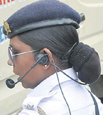 Use of 'speaker phone' now for traffic control | वाहतूक नियंत्रणासाठी आता ‘स्पिकर फोन’चा वापर Use of 'speaker phone' now for traffic control | वाहतूक नियंत्रणासाठी आता ‘स्पिकर फोन’चा वापर