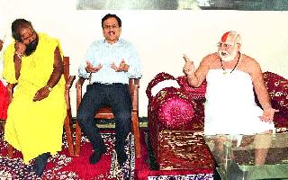 Guardian Minister; Guyanadasan run | पालकमंत्र्यांचे घूमजाव; ग्यानदासांकडे धाव