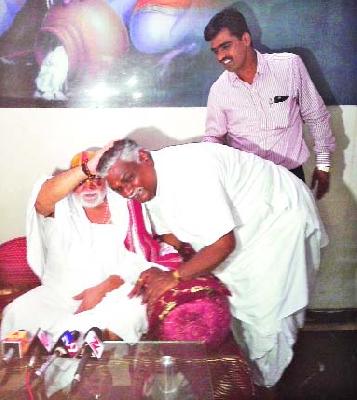 Purohit Sangh Parivar | पुरोहित संघ महंतांच्या चरणी