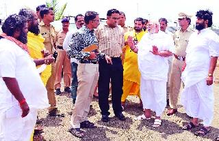 Insistence of Extra Plots from the Aarhadi | आखाड्यांकडून जादा प्लॉट्सचा आग्रह Insistence of Extra Plots from the Aarhadi | आखाड्यांकडून जादा प्लॉट्सचा आग्रह