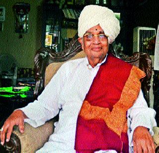 The five generations will go on a hundred steps in Vari | वारीमध्ये पाच पिढ्यांची शतकोत्तरी वाटचाल The five generations will go on a hundred steps in Vari | वारीमध्ये पाच पिढ्यांची शतकोत्तरी वाटचाल