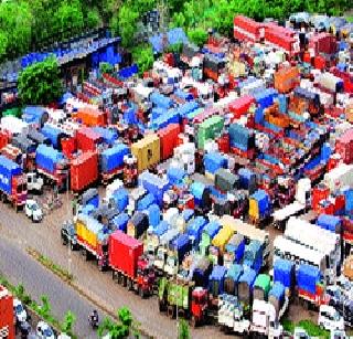 Overloading of heavy vehicles at Vashi parking | वाशीतील पार्किंगवर अवजड वाहनांचा ताबा Overloading of heavy vehicles at Vashi parking | वाशीतील पार्किंगवर अवजड वाहनांचा ताबा