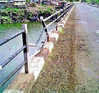 The journey to Bhor-Pune road was fatal | भोर-पुणे रस्त्यावरचा प्रवास झाला जीवघेणा