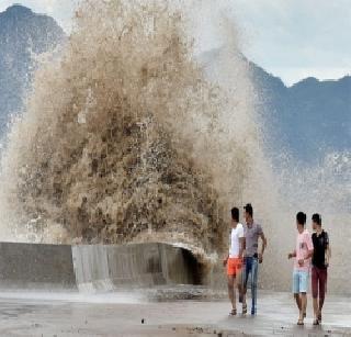 Chan home storm thousands homeless | चान होम वादळात हजारो बेघर Chan home storm thousands homeless | चान होम वादळात हजारो बेघर