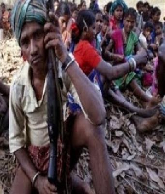 Surrender of nine naxalites with section commander | सेक्शन कमांडरसह नऊ नक्षल्यांचे आत्मसमर्पण