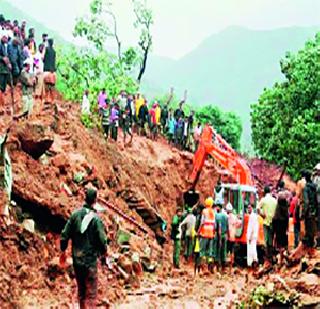 Due to migration, 15 families are at risk | स्थलांतर रखडल्याने १५ कुटुंबांना धोका