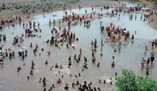 On the way to the holy place, devotees visit Dewarwada | पवित्र स्रानासाठी भाविक देऊरवाड्याच्या वाटेवर