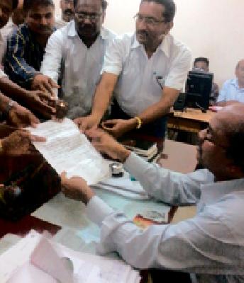 Pay tribute; Otherwise the boycott at work | मानधन द्या; अन्यथा कामावर बहिष्कार