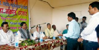 People are sad about the issues raised by MPs | खासदारांसमोर मांडल्या जनतेने व्यथा