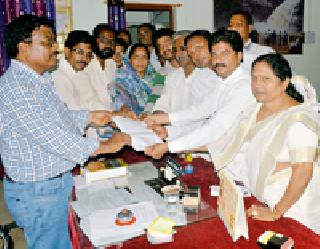 Enroll the NCP administration | राष्ट्रवादीचे प्रशासनाला साकडे