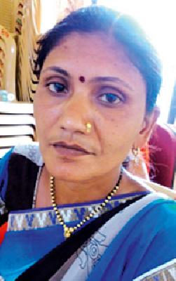 The bribe was caught by Sarpanch with both of them | लाचखोर सरपंचासह दोघांना पकडले