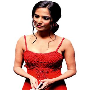Poonam with 'witness' to date | पूनम ‘साक्षी’सोबत डेटवर... Poonam with 'witness' to date | पूनम ‘साक्षी’सोबत डेटवर...