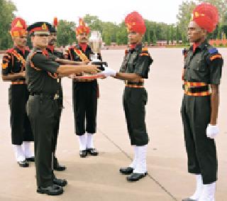 Guards became young fighter soldiers | गार्डस् जवान बनले लढाऊ सैनिक Guards became young fighter soldiers | गार्डस् जवान बनले लढाऊ सैनिक