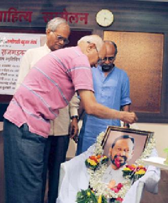 Ambedkarites and Communists need to come together | आंबेडकरवादी व कम्युनिस्टांनी एकत्र येण्याची गरज Ambedkarites and Communists need to come together | आंबेडकरवादी व कम्युनिस्टांनी एकत्र येण्याची गरज