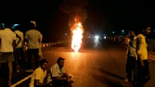 Stop the passage for Sakoli an hour | साकोलीत तासभर रास्ता रोको Stop the passage for Sakoli an hour | साकोलीत तासभर रास्ता रोको