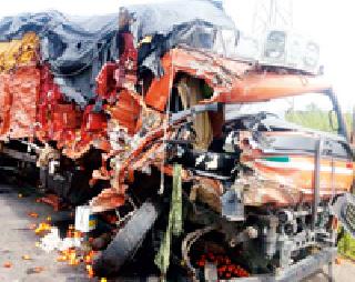 Truck shocks; Killed at one place | ट्रक धडकले; एक जागीच ठार