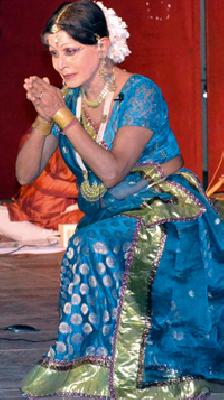 Shobhana Narayan's Kathak dance performs unhappiness | शोभना नारायणच्या कत्थक नृत्याने श्रोते मुग्ध