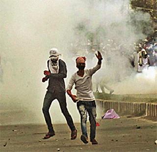 Sweets rejected, firing on the border | मिठाई नाकारली, सीमेवर गोळीबार Sweets rejected, firing on the border | मिठाई नाकारली, सीमेवर गोळीबार