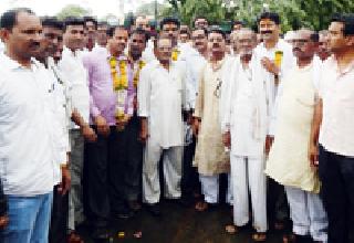 Cooperation panel flag on Nandgaon Market Committee | नांदगाव बाजार समितीवर सहकार पॅनेलचा झेंडा Cooperation panel flag on Nandgaon Market Committee | नांदगाव बाजार समितीवर सहकार पॅनेलचा झेंडा