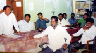 The grouping edge under the statue dispute | पुतळा वादाला अंतर्गत गटबाजीची किनार