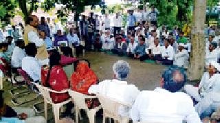 No electricity, no electricity, no electricity, no water, no water, no water, no water | कर्जमाफीची फुंकर नको वीज, पाणी द्या-वाघोडावासी