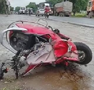 Death of three students in Pune city | पुण्यात कारच्या धडकेत तिघा विद्यार्थ्यांचा मृत्यू