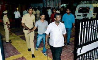 Stress in two groups in Farraghar | फे्रजरपुऱ्यात दोन गटांत तणाव Stress in two groups in Farraghar | फे्रजरपुऱ्यात दोन गटांत तणाव