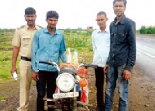 Twenty-two lakhs of liquor seized in three activities | तीन कारवायांत अडीच लाखांचा दारूसाठा जप्त