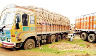 Overload truck mud: | ओव्हरलोड ट्रक चिखलात :