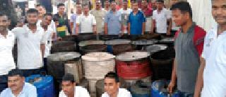 An amount of Rs 3.87 lakh was seized | दारूसह ३.८७ लाखांचा मुद्देमाल जप्त