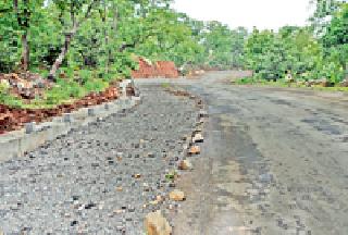 Width retained ... | रुंदीकरण रखडले... Width retained ... | रुंदीकरण रखडले...