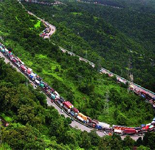 Vehicle Express' Range | वाहनांच्या ‘एक्स्प्रेस’ रांगा Vehicle Express' Range | वाहनांच्या ‘एक्स्प्रेस’ रांगा