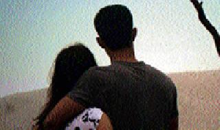 Look at loneliness alone | प्रेमीयुगुलांच्या एकांतवासावर नजर