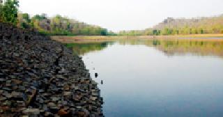 The dams are empty | धरणे आहेत रिकामीच