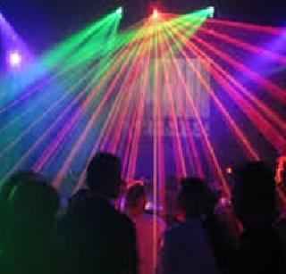 Since Indian is denied access to pubs | भारतीय असल्याने पबमध्ये प्रवेश नाकारला Since Indian is denied access to pubs | भारतीय असल्याने पबमध्ये प्रवेश नाकारला