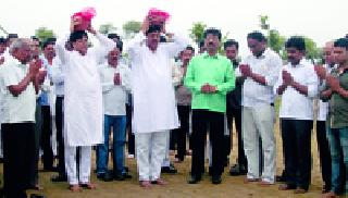 Dadasaheb's bone is immersed in relinquishment | दादासाहेबांच्या अस्थी ऋृणमोचन येथे विसर्जित