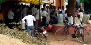 Setu Center becomes headache center | सेतू केंद्र ठरले डोकेदुखी केंद्र Setu Center becomes headache center | सेतू केंद्र ठरले डोकेदुखी केंद्र