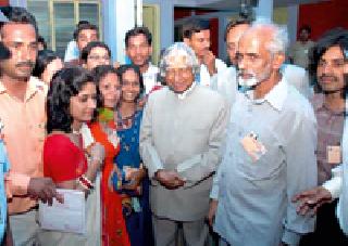 So they were given the strength of the fleet of tired birds | तेव्हा ‘ते’ चिमुकल्यांच्या पंखांना यशाच्या भरारीचे बळ देऊन गेले