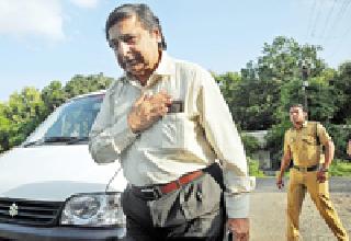 After losing all the legal battles, Yasub's brother Usman was shocked. | कायद्याच्या सर्व लढाया हरल्यानंतर याकूब मेमनचा भाऊ उस्मानला धक्काच बसला.