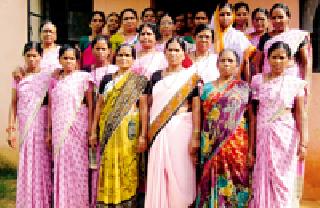 Anganwadi workers did silent movement | अंगणवाडी कर्मचाऱ्यांनी केले मूक आंदोलन