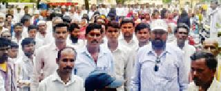 The ration shops hit the Sahkali tehsil for shops | रेशन दुकानासाठी सुकळीवासी तहसीलवर धडकले The ration shops hit the Sahkali tehsil for shops | रेशन दुकानासाठी सुकळीवासी तहसीलवर धडकले