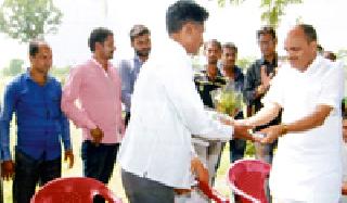 Farmers' problem to pick up the poke | प्रहार उचलणार शेतकऱ्यांच्या समस्या Farmers' problem to pick up the poke | प्रहार उचलणार शेतकऱ्यांच्या समस्या